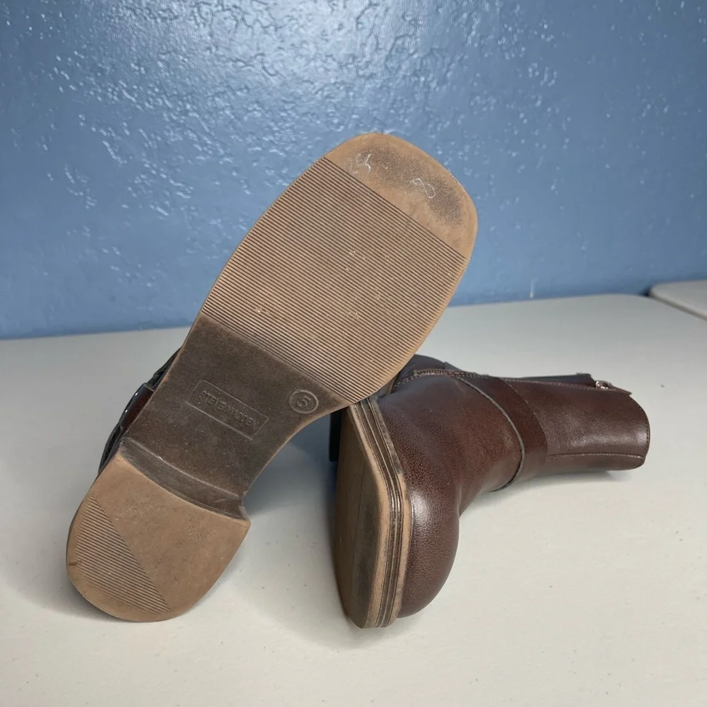 Steve Madden JRider brown boots. Big girls size 5. Block stacked heel side zip.